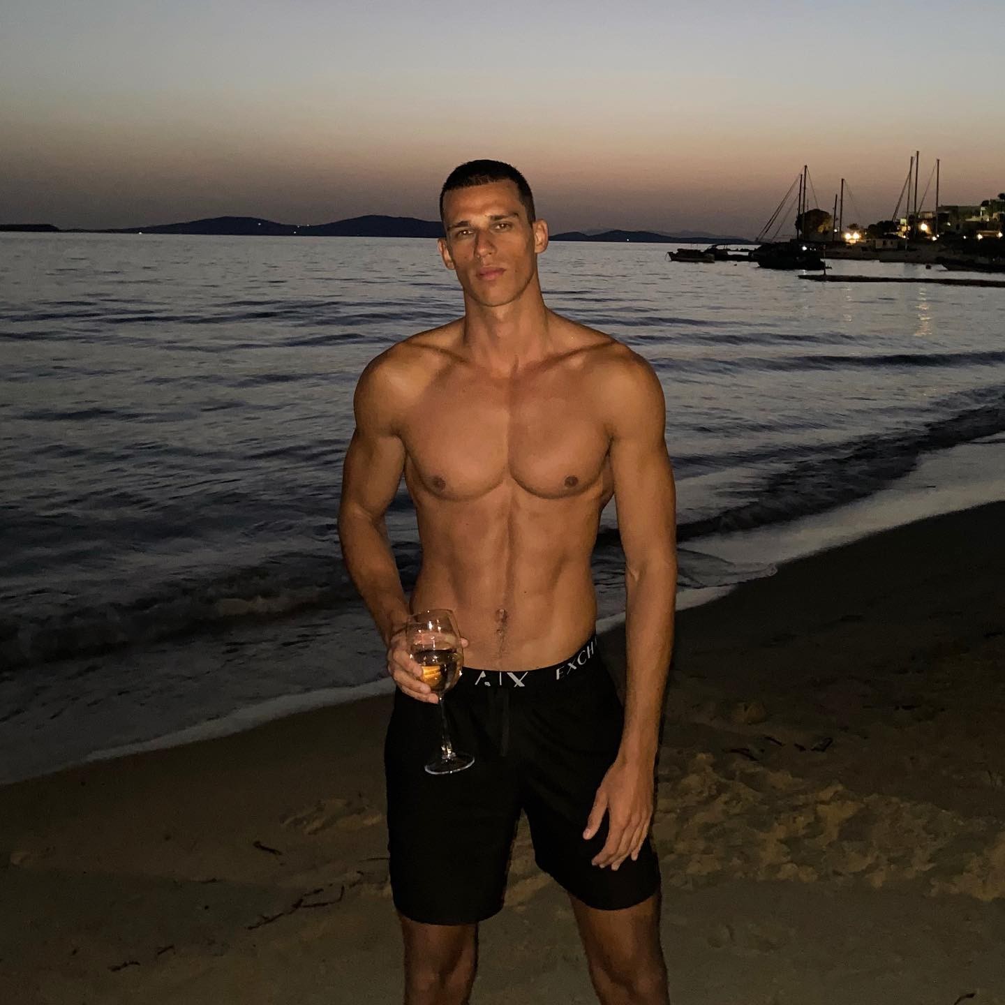 Ženíchom štvrtého ročníka šou Ruža pre nevestu sa stal Adrián Chabada.