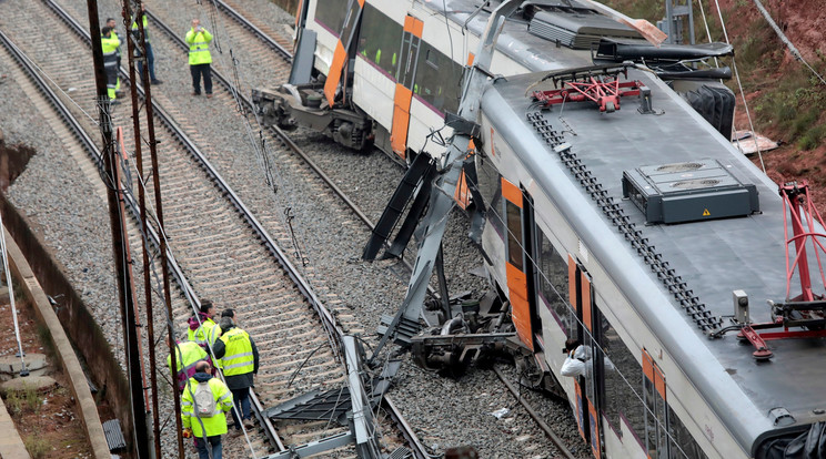 Vonatszerencsétlenség Spanyolországban / Fotó: MTI /  EPA / EFE / Susanna Saez