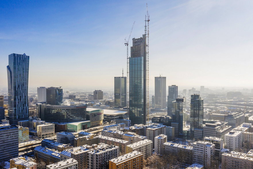 Varso Tower dzięki zamontowaniu 80-metrowej iglicy jest już najwyższym budynkiem w UE