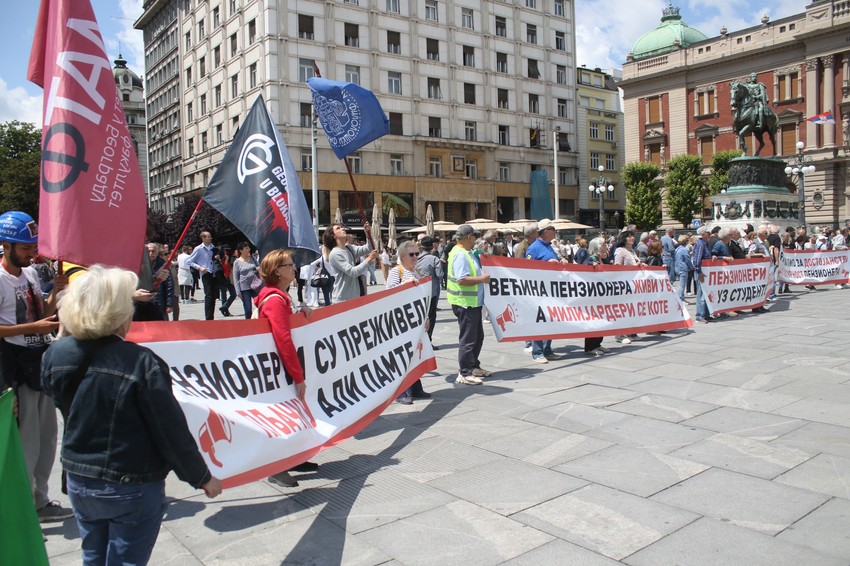 Protest na Trgu Republike