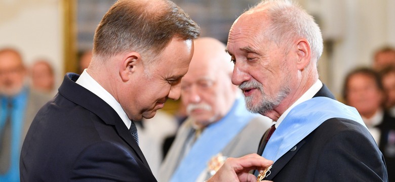 Antoni Macierewicz wśród odznaczonych najwyższym polskim orderem. "To naplucie w twarz rodzinom smoleńskim"