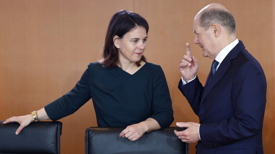 Minister spraw zagranicznych Niemiec Annalena Baerbock i kanclerz Olaf Scholz