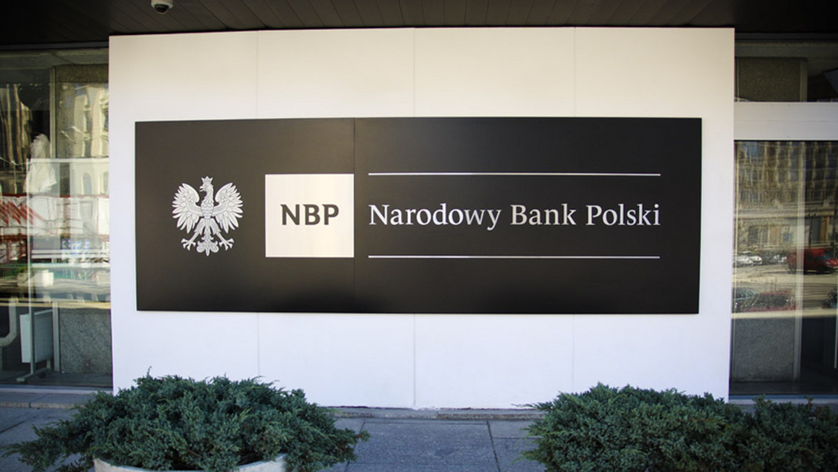 Biuro prasowe NBP w wydanym w niedzielę oświadczeniu w związku z publikacją "Wprost" podkreśla, że z prawie dwugodzinnej rozmowy szefa MSW Bartłomieja Sienkiewicza z prezesem NBP Markiem Belką zostały opublikowane wyrwane z kontekstu kilkuminutowe fragmenty. Zdaniem NBP, to manipulacja.