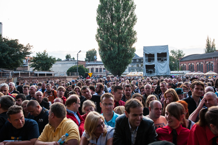 Koncert Kraftwerk - Poznań Malta Festival - publiczność (fot. Monika Stolarska /Onet)