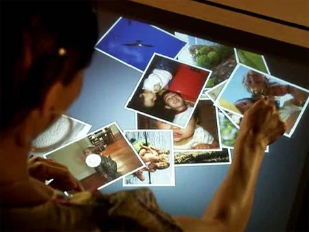 Microsoft Surface to jeden z przykładów modernistycznego podejścia do interakcji z komputerem.