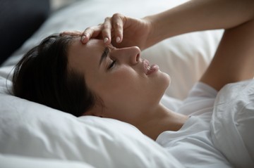 Vizesre izzadom éjszaka az ágyneműt már napok óta, mi okozhatja? Az orvos válaszol