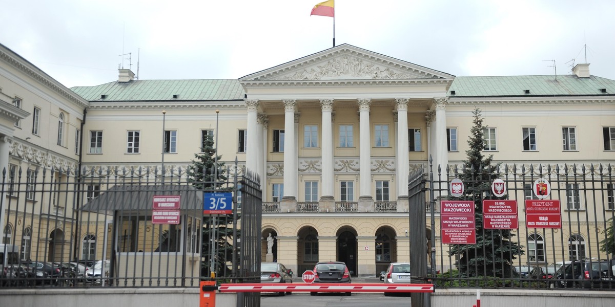 Alarm bombowy w stołecznym Urzędzie Miasta. Na miejscu pirotechnicy