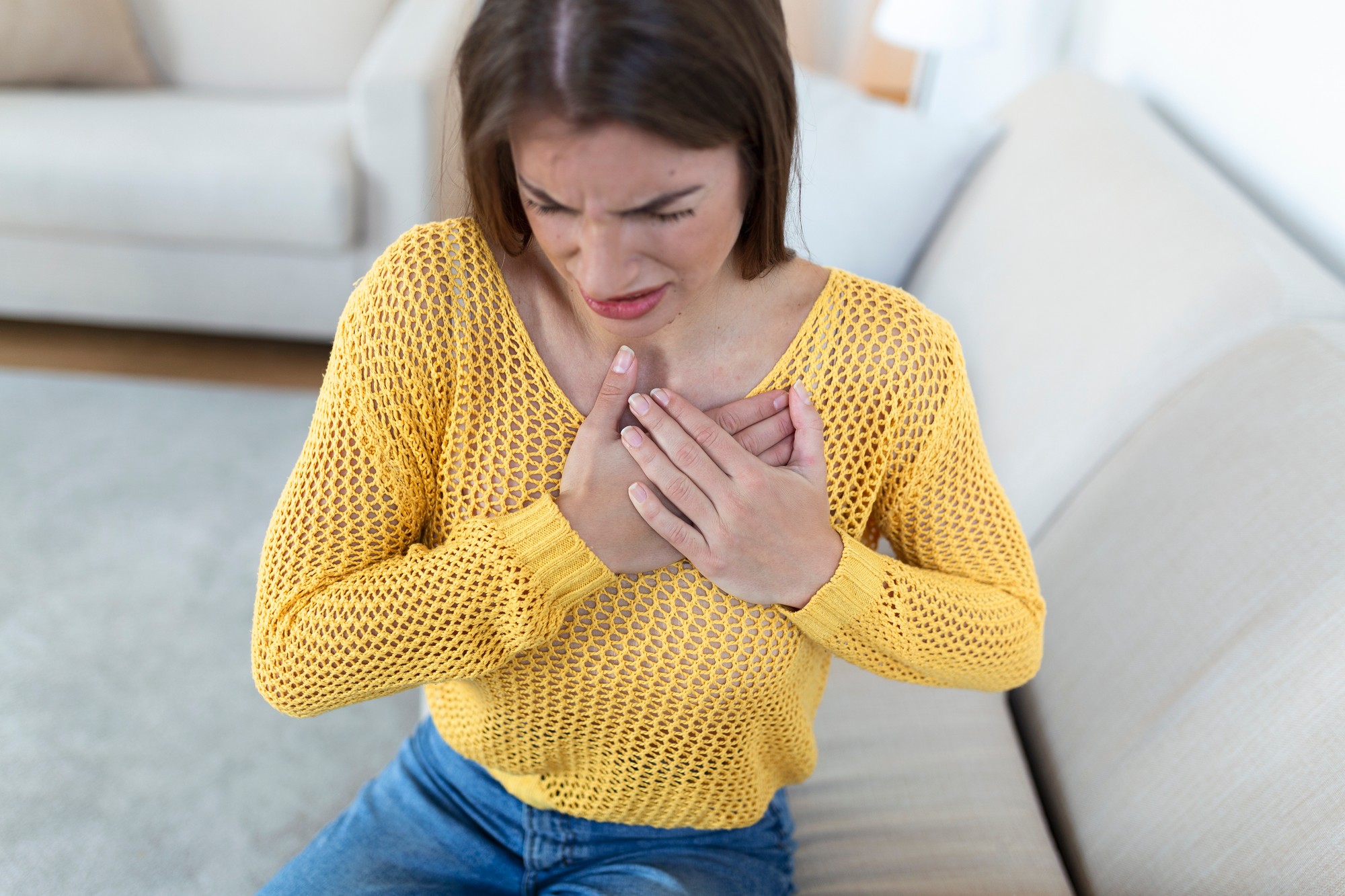 Najčastejšie postihuje ženy po menopauze, no ochorenie sa môže objaviť aj u mužov.
