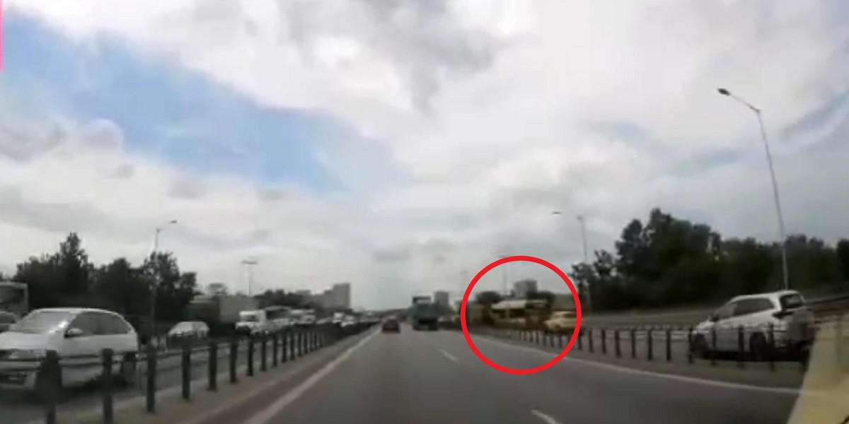 Kadr z nagrania, na którym widać moment wypadku