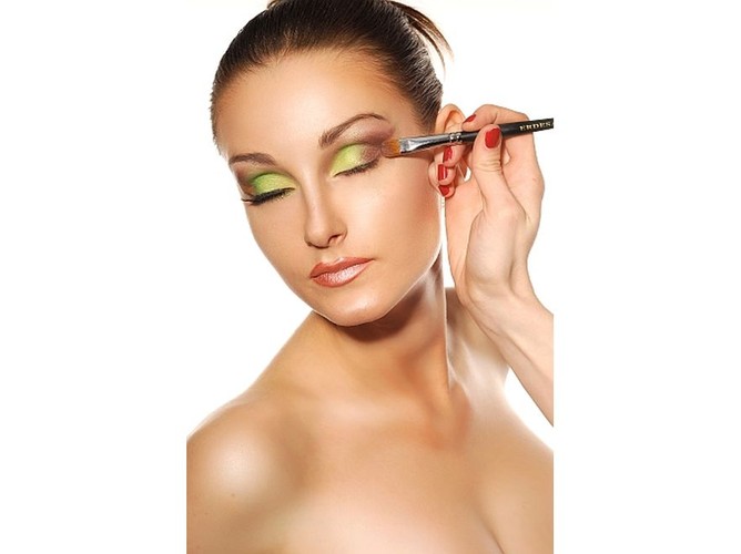 Makijaż w kolorze limonki – instrukcja przygotowania