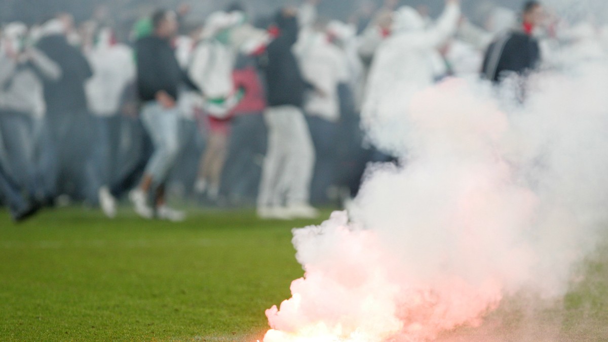 Obrońca złożył zażalenie na tymczasowy areszt dla Piotra K., podejrzanego o podżeganie do chuligańskich zachowań na meczu Lech-Legia. Poręczenia podejrzanemu udzielił poseł PiS Tadeusz Dziuba.