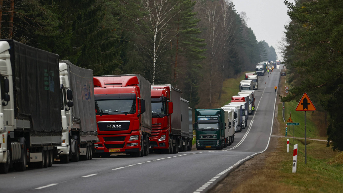 Podlaskie: ciężarówki czekają do 31 godzin przed przejściem w Bobrownikach