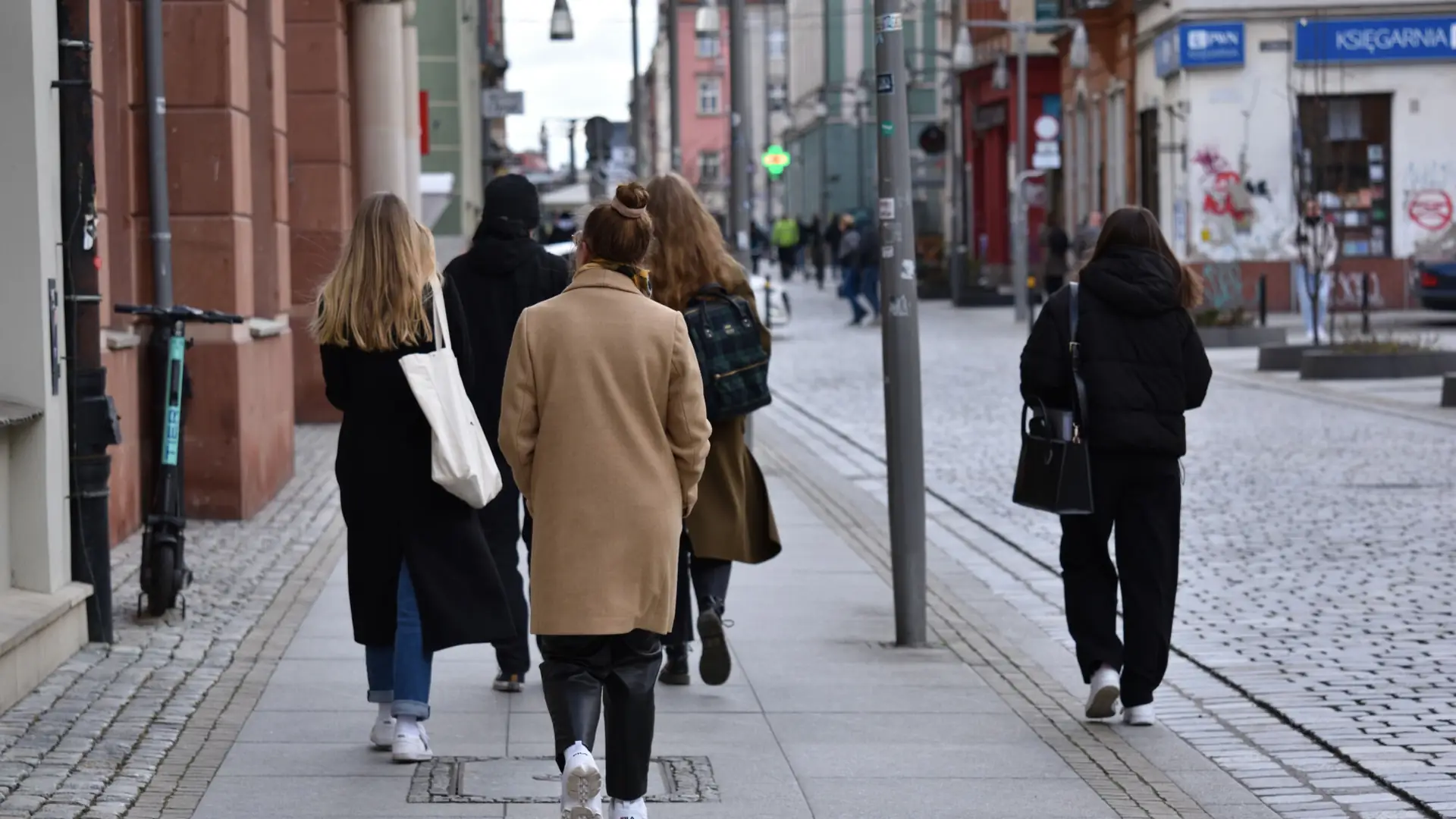 Młodzi Polacy mają już miliard zł do spłacenia. Szokujące dane