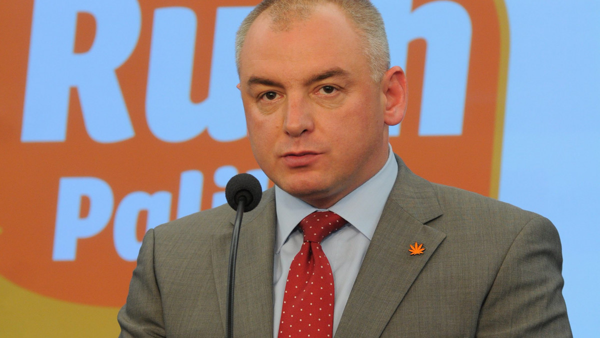 Oskarżony o przestępstwo gospodarcze poseł Ruchu Palikota Artur Dębski otrzymał od Agencji Bezpieczeństwa Wewnętrznego poświadczenie bezpieczeństwa, tzw. certyfikat - ustaliła "Rzeczpospolita".