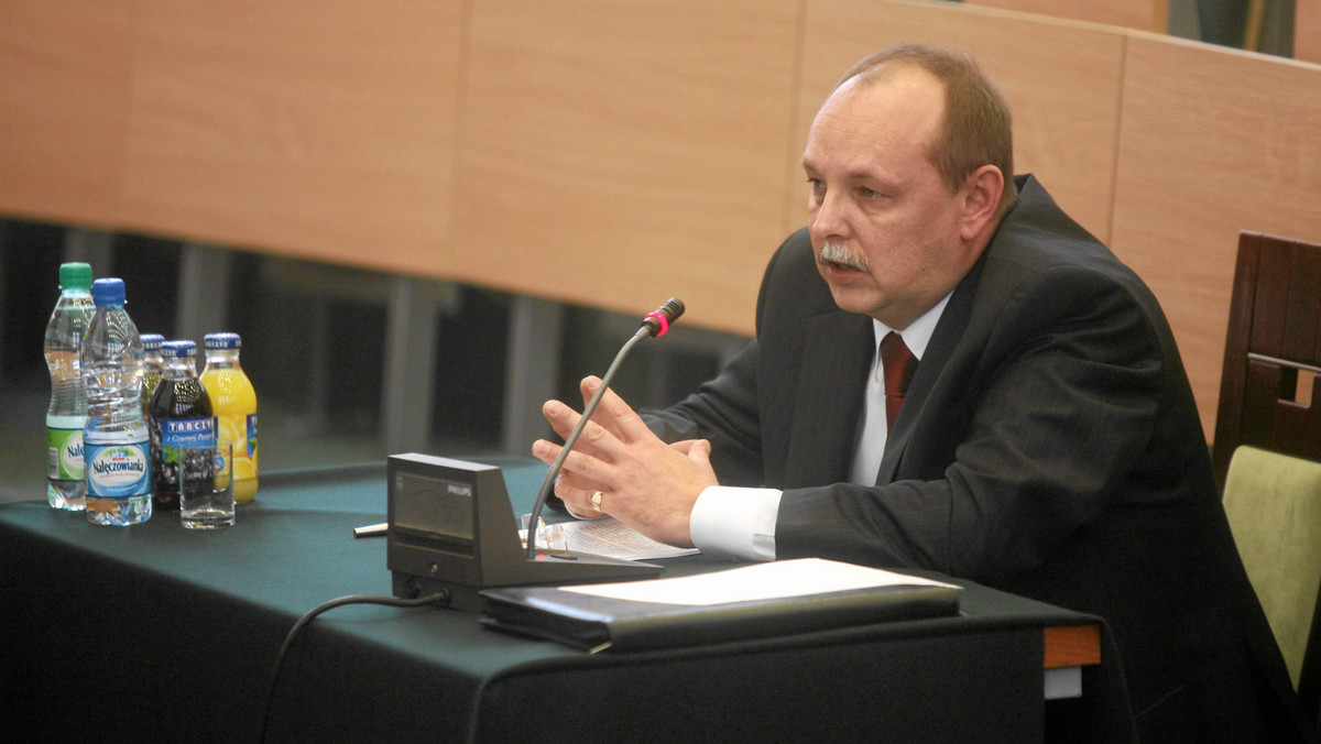 Marek Pasionek, zawieszony prokurator, który nadzorował śledztwo w sprawie katastrofy smoleńskiej, otrzymał formalne zarzuty natury dyscyplinarnej. Wcześniej podawano, że chodzi o sprawę "przecieków" z tego śledztwa.