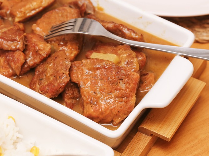 Najsočnije meso iz rerne, lepše od onog iz restorana: Recept za brzi ručak sa tajnim sastojkom