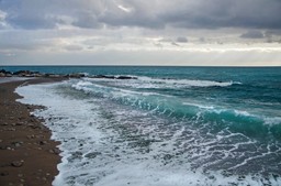 Śmieci mają trafiać do portów, a nie do morza