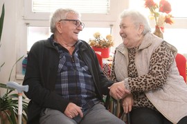 CVETA LJUBAV U DOMU STARIH U PANČEVU Ove su dve najnežnije priče koje će vas raspilaviti: "Video sam kakav je život kad si sam - NIKAKAV, nisam znao ni TANJIR DA OPEREM"