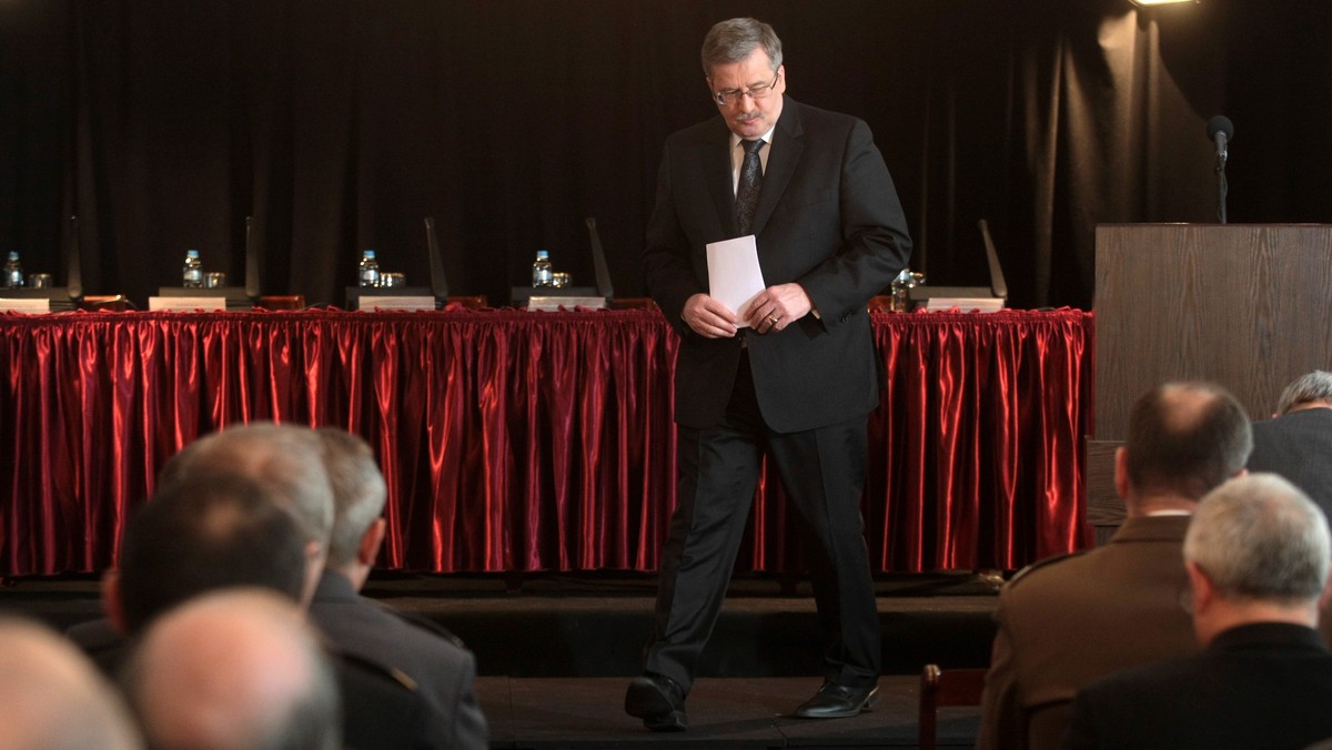 Prezydent Bronisław Komorowski spotkał się w piątek z rabinami z Europejskiego Centrum Rabinicznego. Rabini podziękowali prezydentowi za wkład na rzecz dialogu polsko-żydowskiego - poinformował rzecznik RCE Asher Gold.