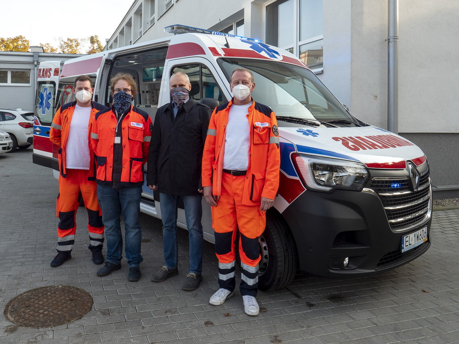 Nowy ambulans na Bałutach w Łodzi do przewozu pacjentów