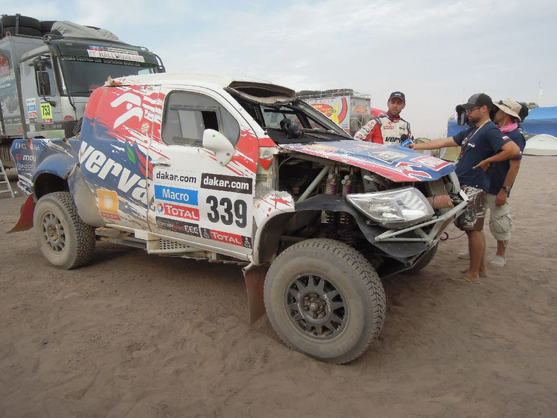 Dakar 2013: Szymon Ruta dachował i już nie jedzie