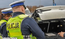 Od 1 stycznia nowe obowiązkowe wyposażenie auta. Wchodzi lampa V16