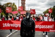 Demonstranci wzywają rząd niemiecki do poprawy przepisów dotyczących organizowania imprez, Berlin, 28 października 2020 r.