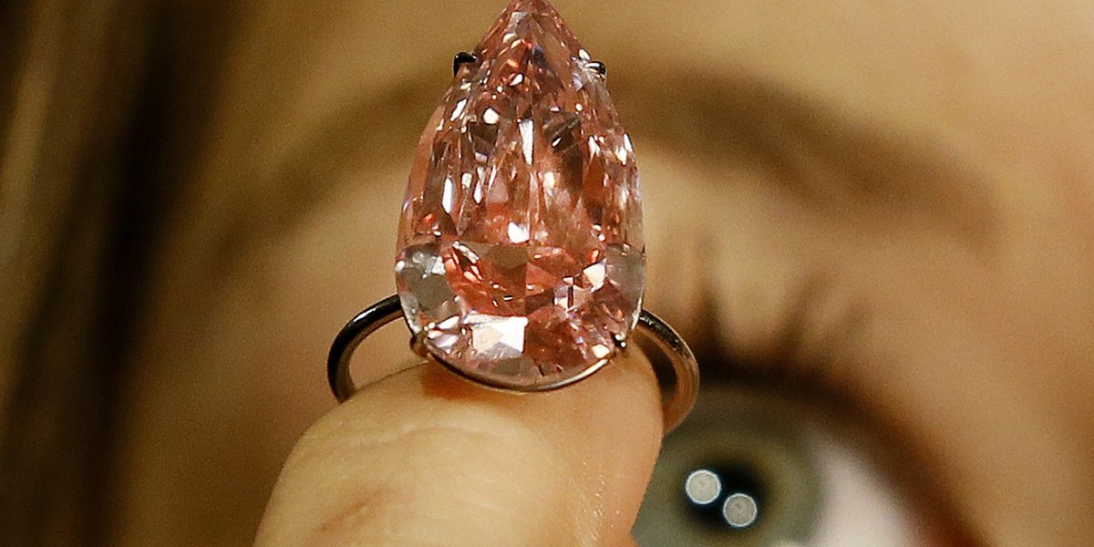 Różowy diament Unique Pink sprzedano za ponad 31,5 mln USD