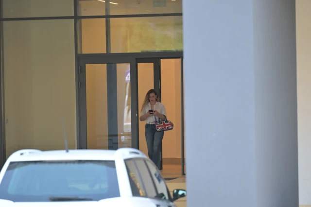 PRVA FOTOGRAFIJA IZ PORODIČNOG DOMA NAKON DRAME: Od Kristijana Golubovića ni traga niti glasa, Kristina Spalević razvukla osmeh!