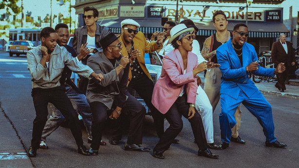 "Uptown Funk" na nowo. Mark Ronson przerobił największy hit roku 2015