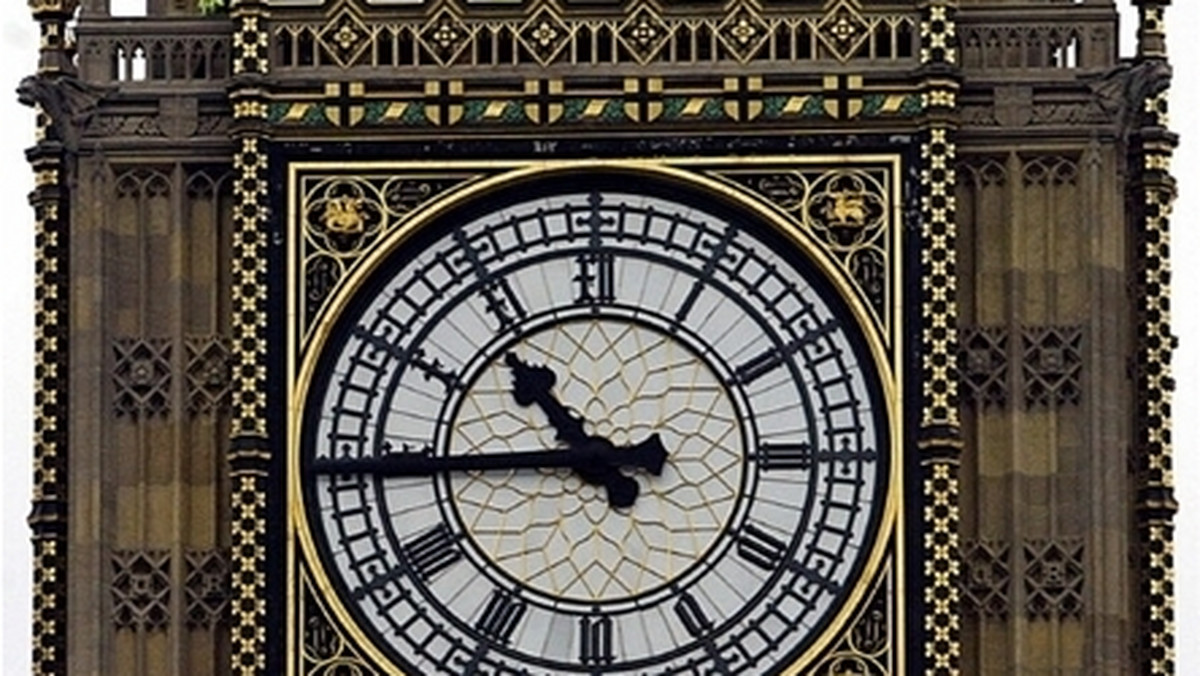 W Londynie stanął dziś rano słynny zegar na wieży Parlamentu. Wielki dzwon Big Ben po raz ostatni wybił godzinę o 8 rano czasu brytyjskiego, czyli o 9 polskiego.