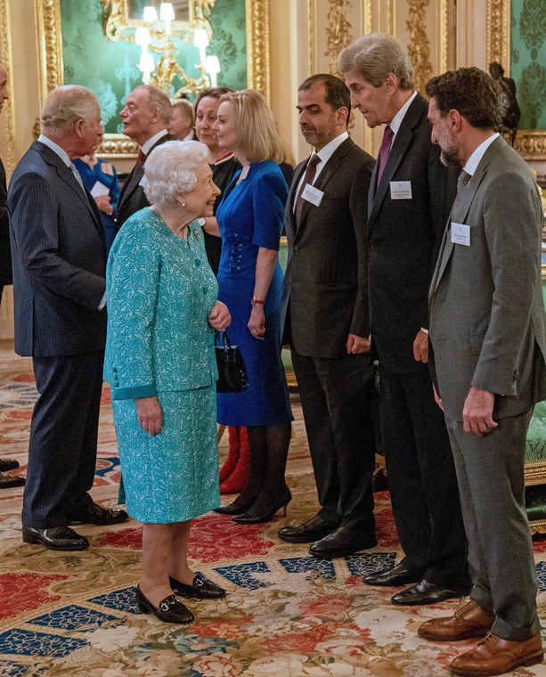 Elżbieta II na spotkaniu w zamku w Windsorze podczas Global Investment Summit