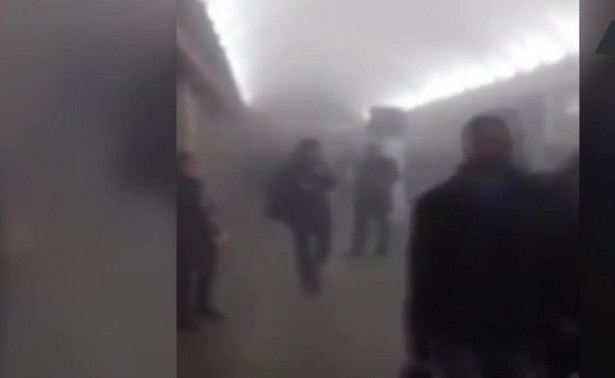 Dym, popłoch i panika w metrze po eksplozji ładunku wybuchowego