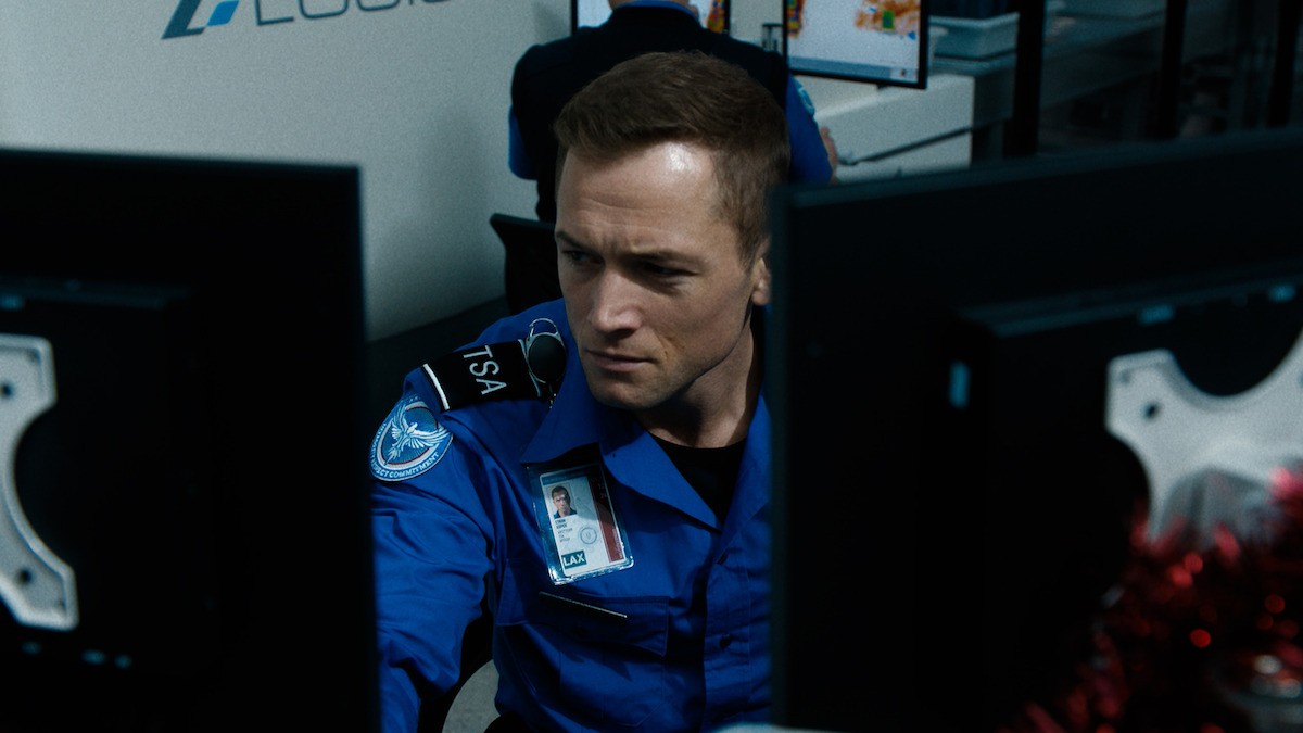 Taron Egerton w filmie "Kontrola bezpieczeństwa"