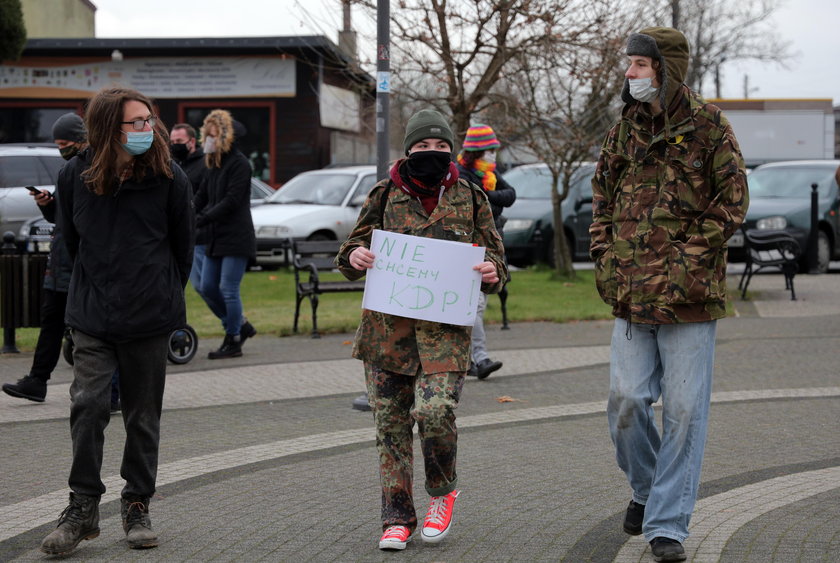 Protest w Lutomiersku - nie chcą kolei dużych prędkości