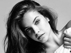 Palvin Barbi először csipke tangájával, majd extrém hajszínével borzolja a kedélyeket!