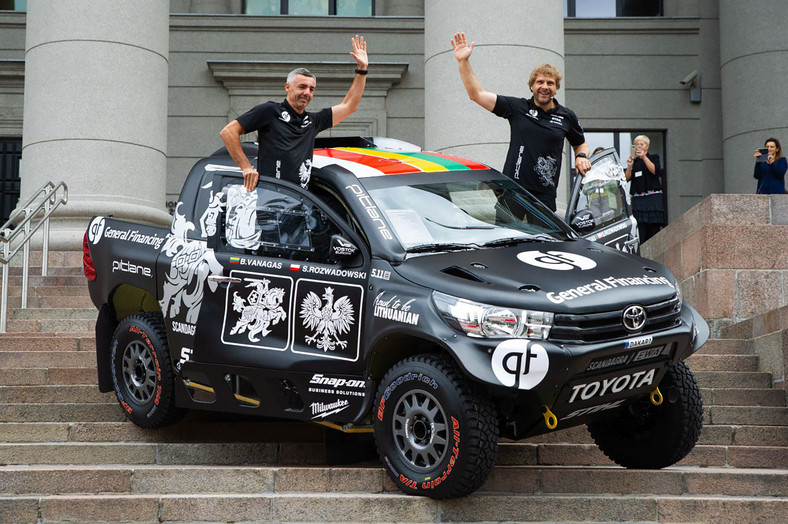 Toyota Hilux Black Hawk V litewsko-polskiego teamu Pitlane przygotowana na Rajd Dakar