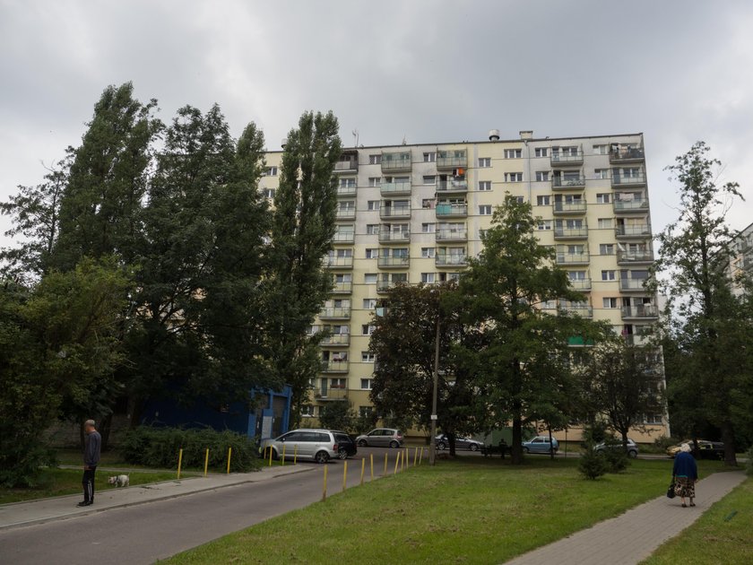 Zabójstwo w Łodzi. Policjanci nie znaleźli zwłok kobiety ukrytych w wersalce