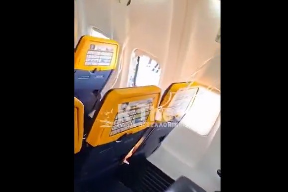PRVI SNIMCI IZ AVIONA U KOM JE POVREĐEN SRBIN! Pritisak ga VUKAO KROZ PROZOR, maske za kiseonik popadale na sve strane (VIDEO)