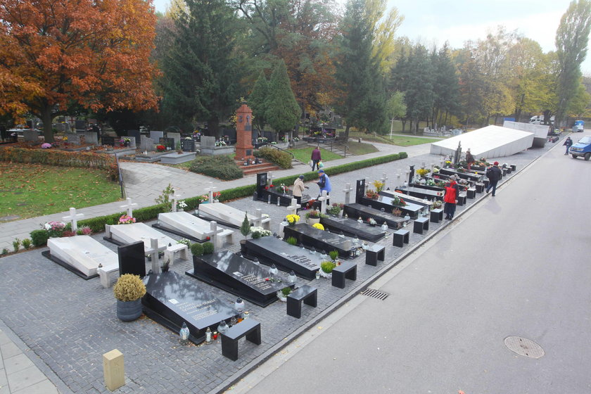 Dominik Tarczyński wspiera pomysł ekshumacji ofiar katastrofy smoleńskie