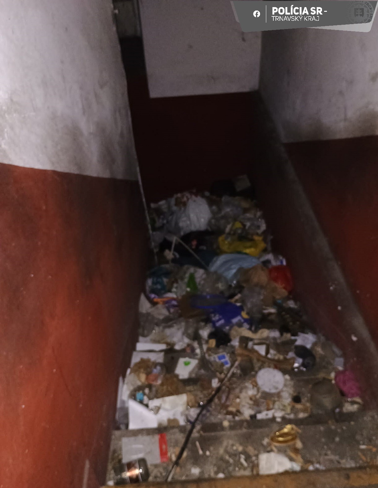 Polícia obvinila šesť osôb, zo skladu železničnej stanice si spravili domov. 