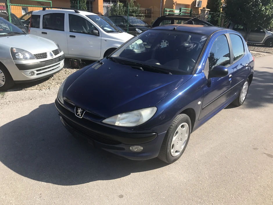 9 - Peugeot 206