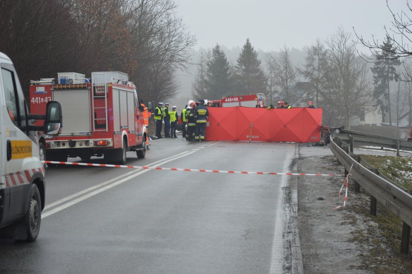 Makabryczny wypadek pod Żukowem. Nie żyją dwie osoby