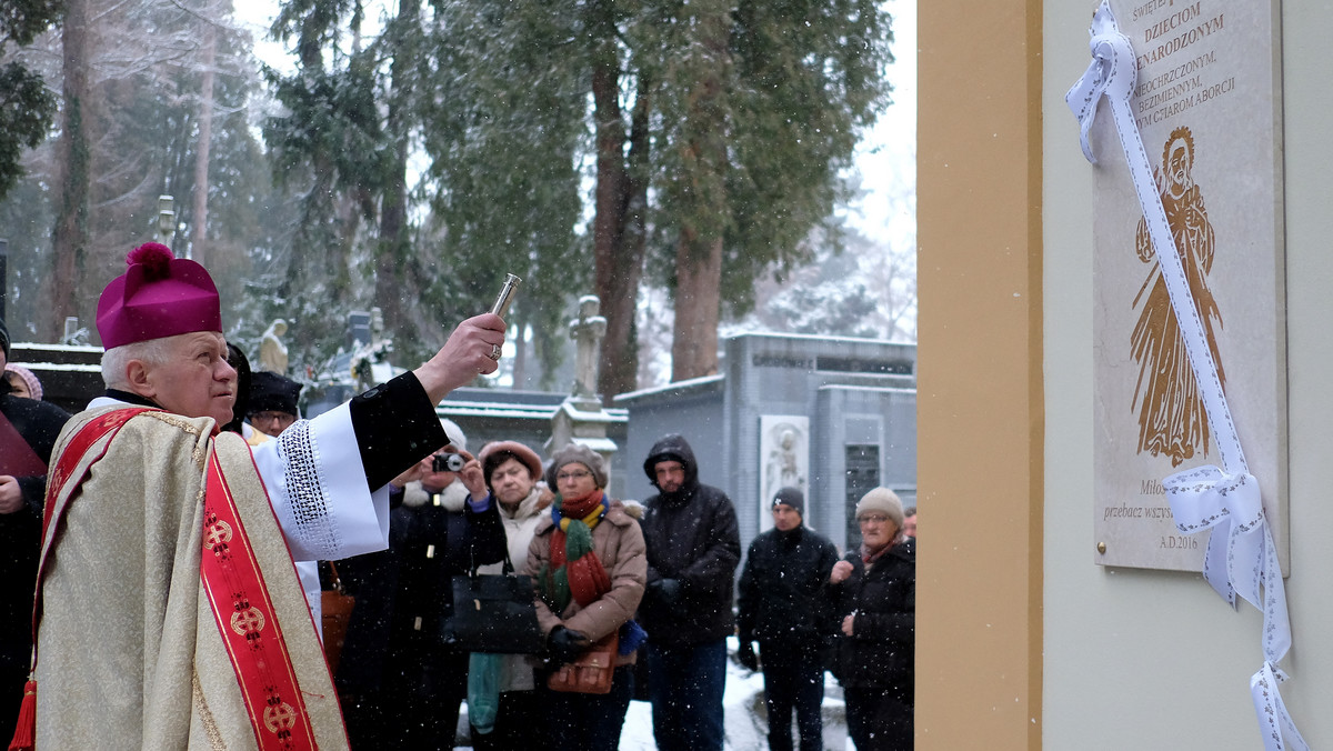 Odsłonięto tablicę dzieci nienarodzonych, nieochrzczonych, bezimiennych, ofiar aborcji