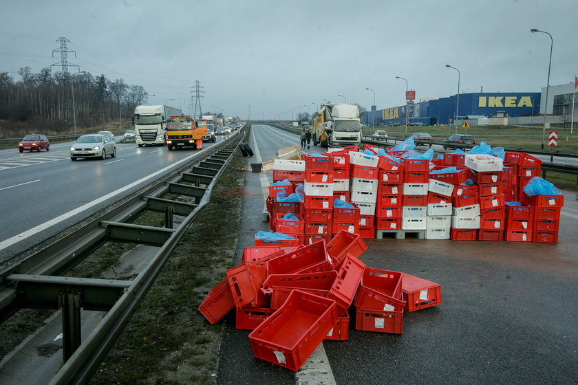 Paraliż obwodnicy w Trójmieście. Wszystko przez ciężarówkę z kurczakami