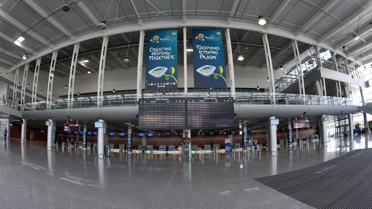 Gospodarze zmodernizowanego lotniska we Lwowie chcą w 2012 roku obsłużyć 800 tys. pasażerów. To duża zmiana, ponieważ w 2011 roku przyjęliśmy 350 tys. podróżnych - powiedział PAP jego dyrektor generalny Roman Gontariew.
