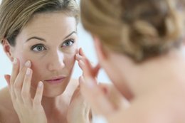 Dermatolog poleca 6 produktów, które chronią skórę przed pojawieniem się zmarszczek