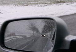 IMGW ostrzega przed gołoledzią. Jest ślisko i niebezpiecznie