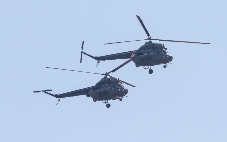Śmigłowce Polskich Sił Zbrojnych podczas Międzynarodowych Pokazów Lotniczych Air Show 2015 w Radomiu  <br><br>fot. (mr) PAP/Michał Walczak