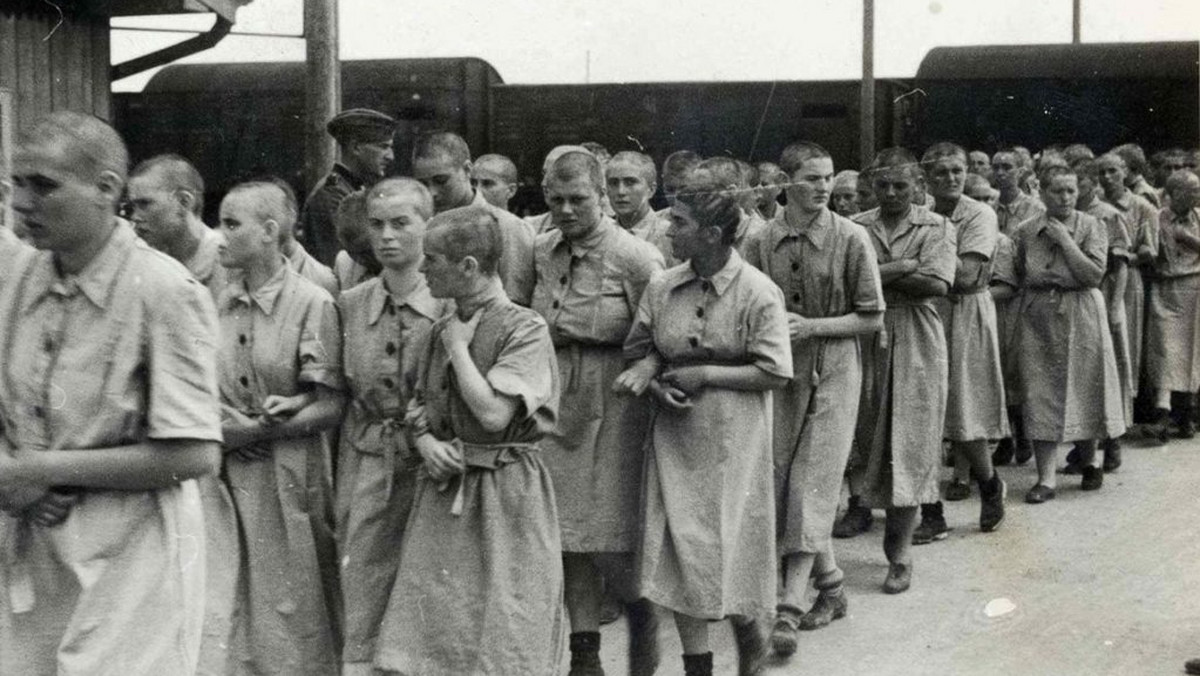 Życie w kobiecym baraku w Auschwitz-Birkenau. Wspomnienia nastolatki